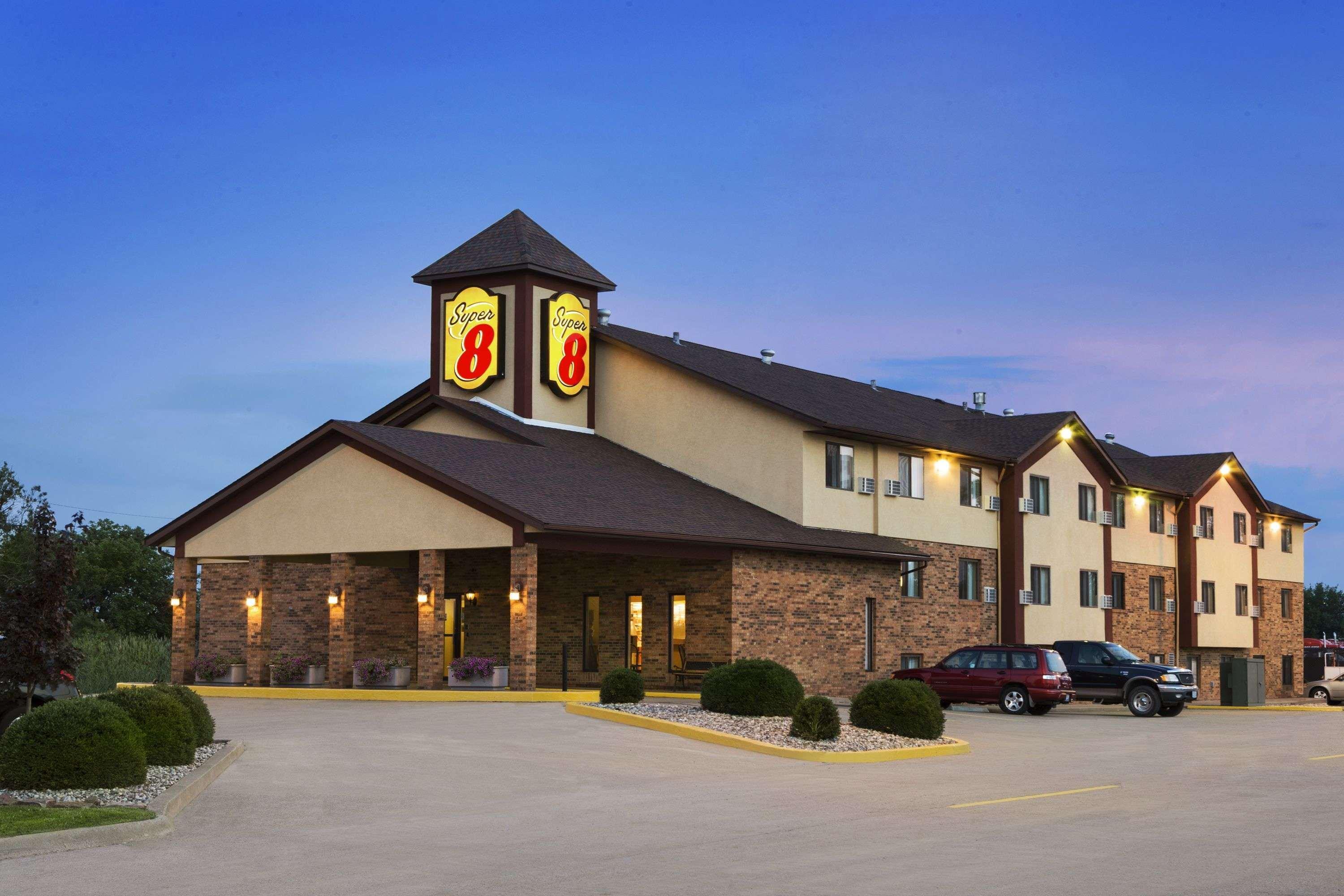 Super 8 By Wyndham Marion Motel Exterior photo